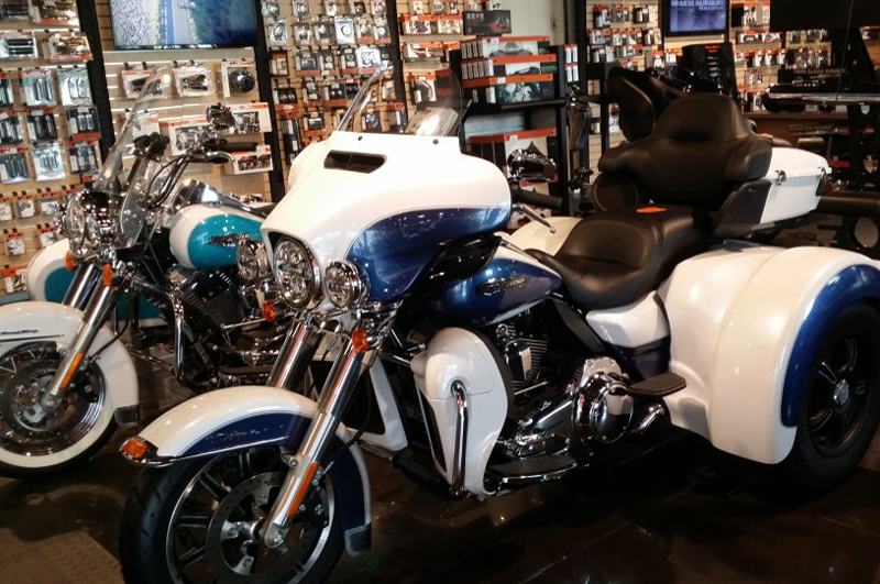 摩托車裝備實體店俱樂部裝修效果圖